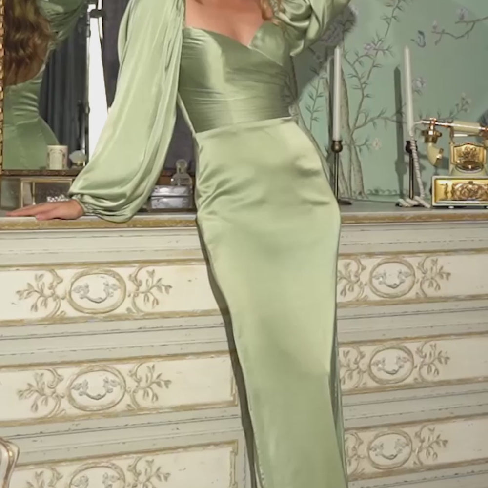
                      
                        Load and play video in Gallery viewer, Sophie Soft Satin Long Sleeve Maxi Dress Curve
                      
                    